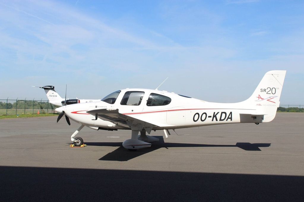 Cirrus SR20, fotografía 3 de 20