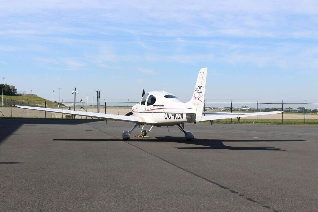 Cirrus SR20, fotografía 5 de 20