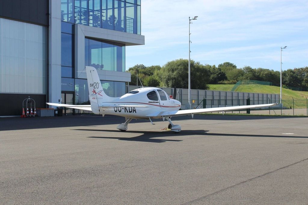 Cirrus SR20, fotografía 7 de 20
