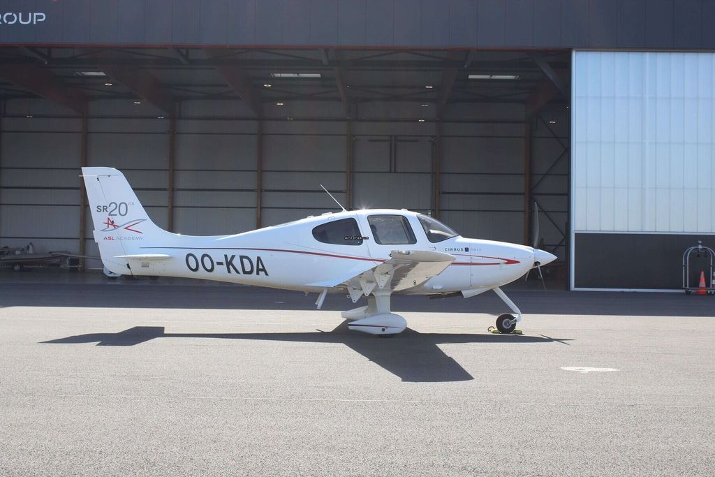 Cirrus SR20, fotografía 9 de 20