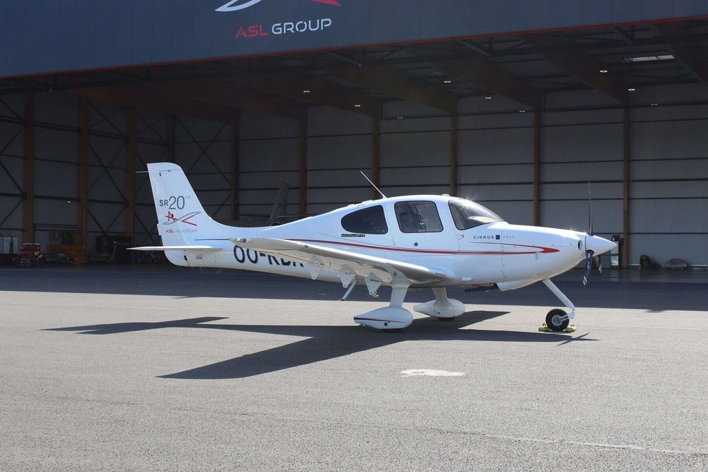 Cirrus SR20, fotografía 10 de 20