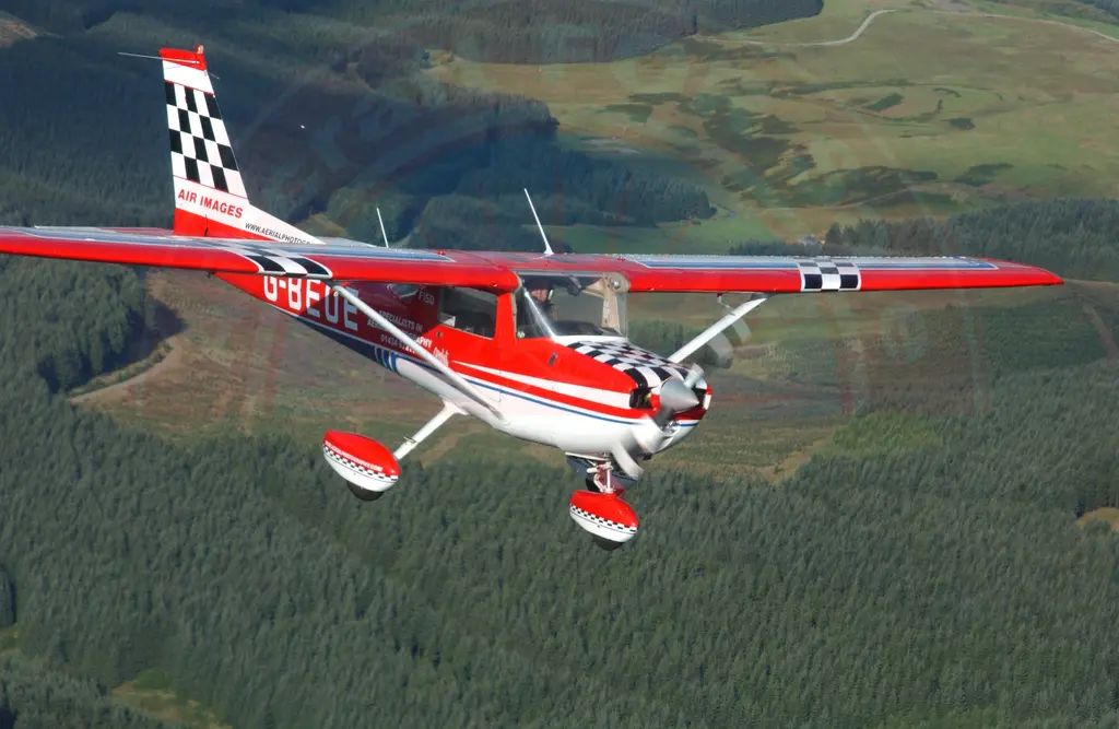 Cessna FRA 150M, fotografía 13 de 14