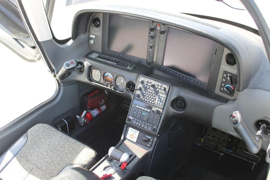 Cirrus SR20, fotografía 15 de 20