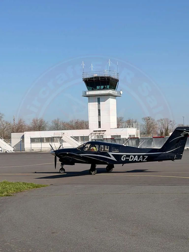 Piper PA-28 PA-28RT-201T, fotografía 2 de 9