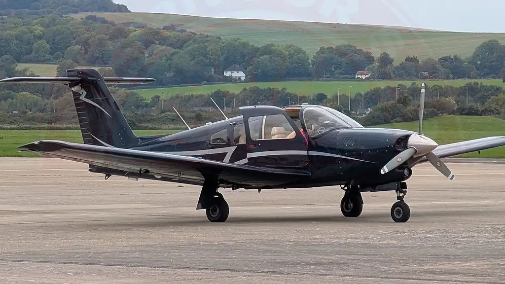 Piper PA-28 PA-28RT-201T, fotografía 4 de 9