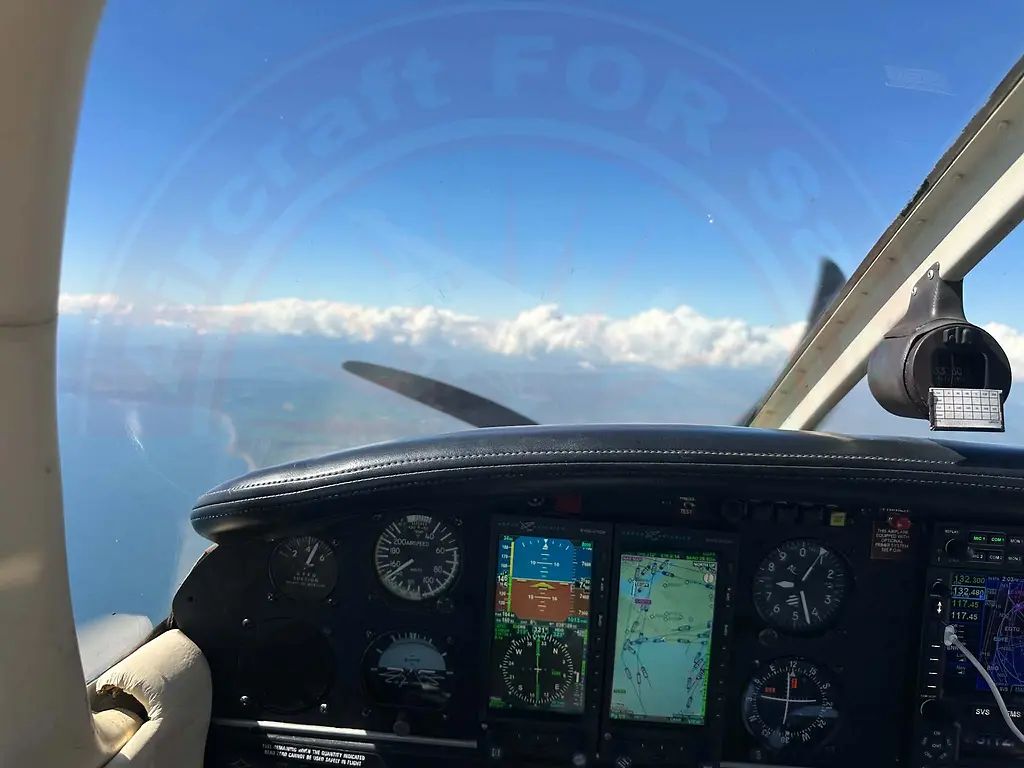 Piper PA-28 PA-28RT-201T, fotografía 5 de 9