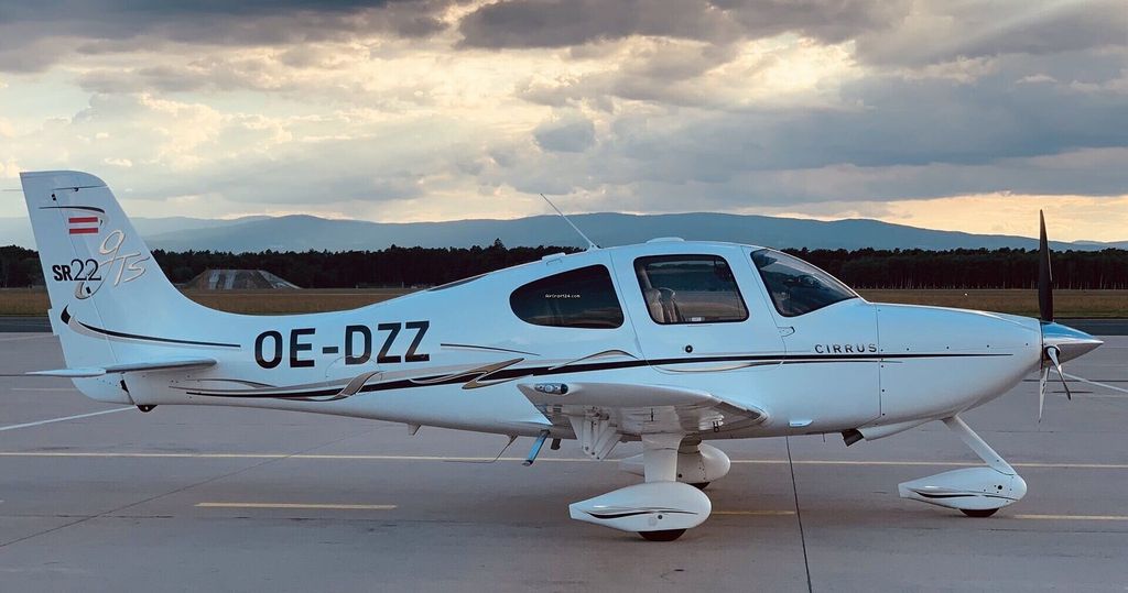 Cirrus SR22, fotografía 2 de 8