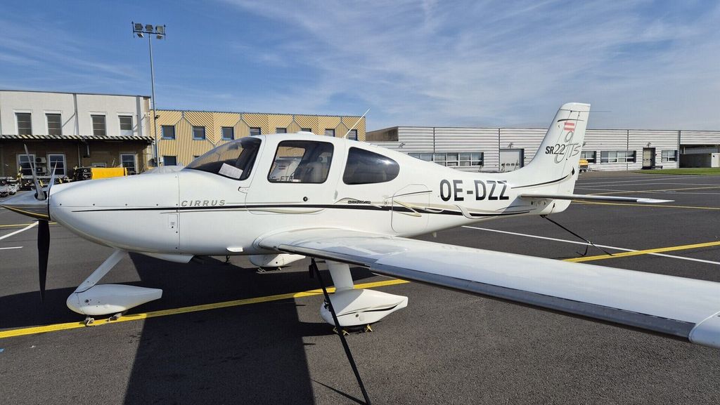 Cirrus SR22, fotografía 3 de 8