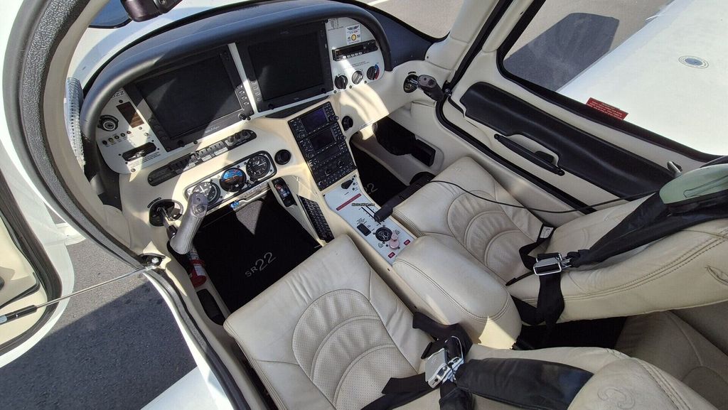 Cirrus SR22, fotografía 6 de 8