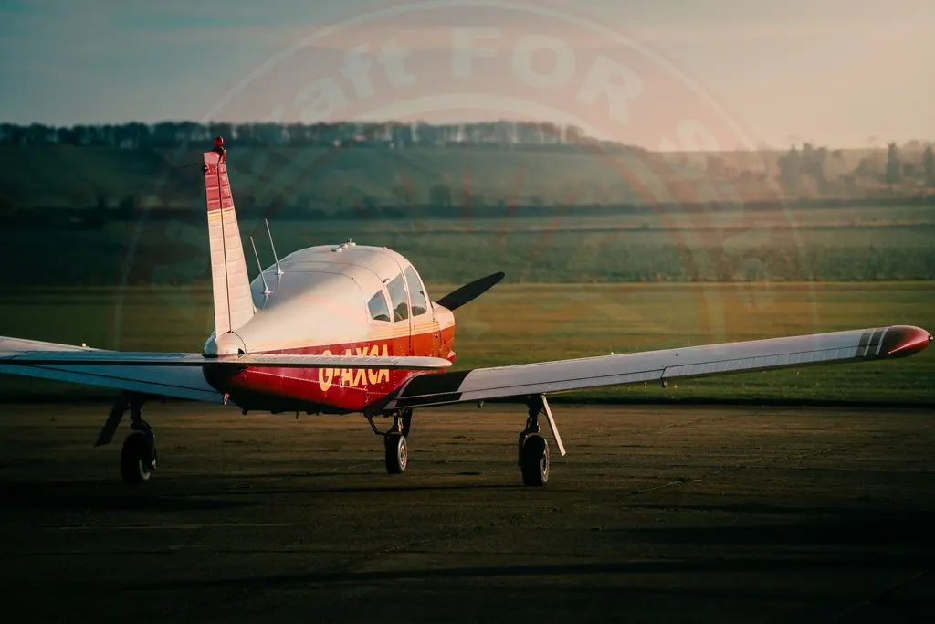 Piper PA-28 P28R, fotografía 2 de 6