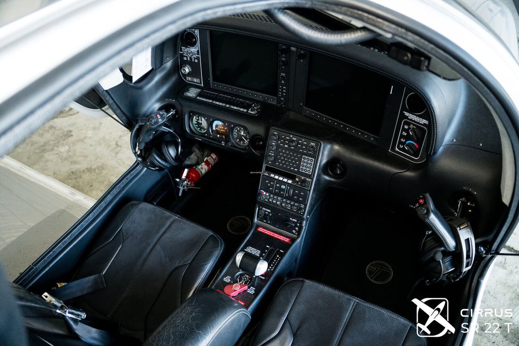 Cirrus SR22, fotografía 12 de 20