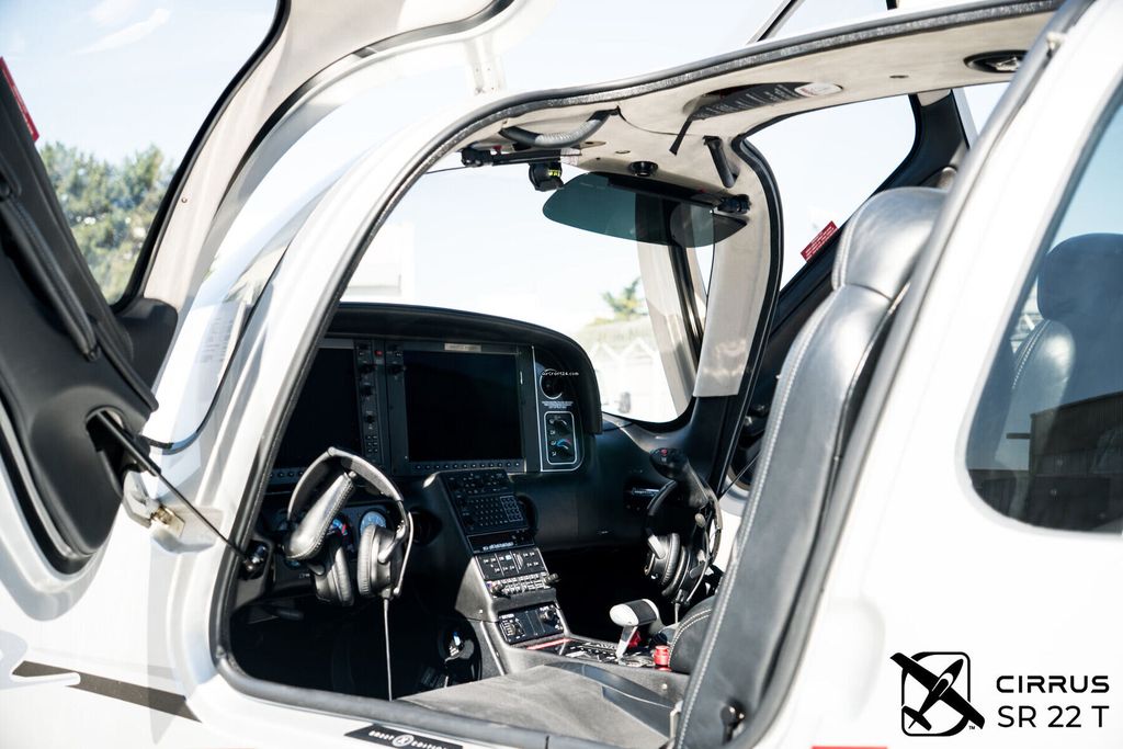 Cirrus SR22, fotografía 17 de 20