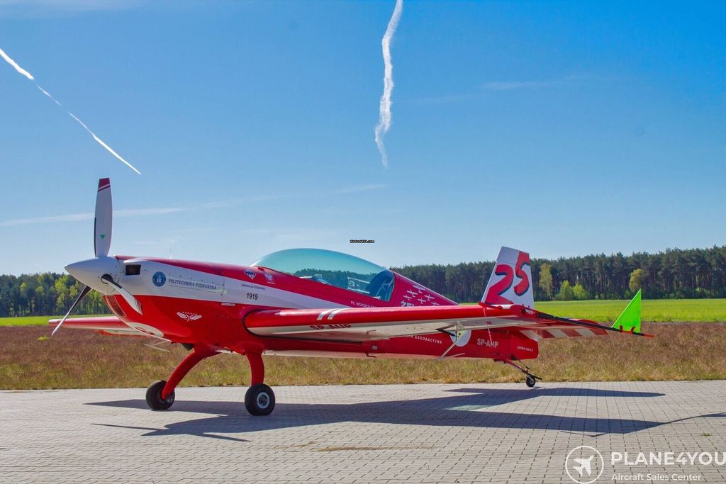 Extra 330 LC, fotografía 2 de 18