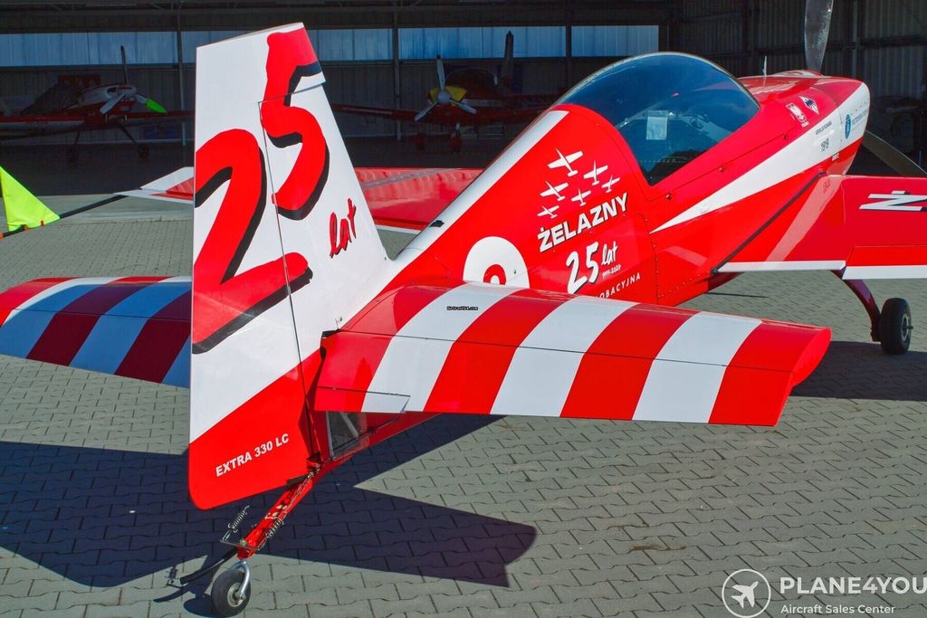 Extra 330 LC, fotografía 4 de 18