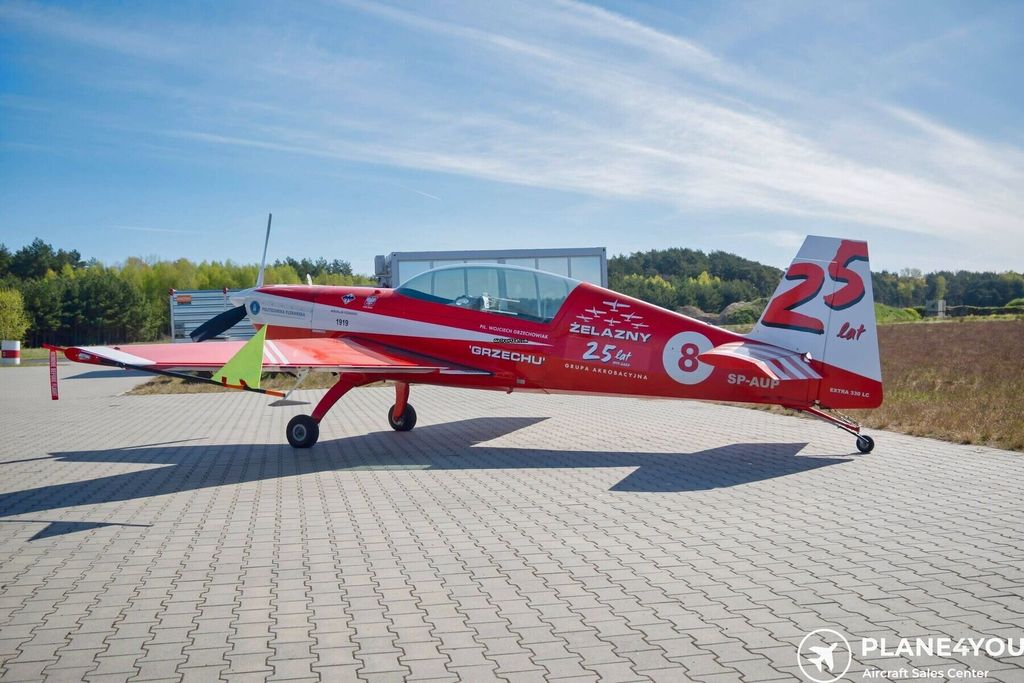 Extra 330 LC, fotografía 8 de 18