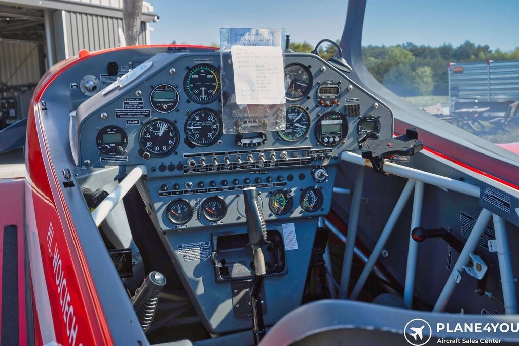 Extra 330 LC, fotografía 9 de 18