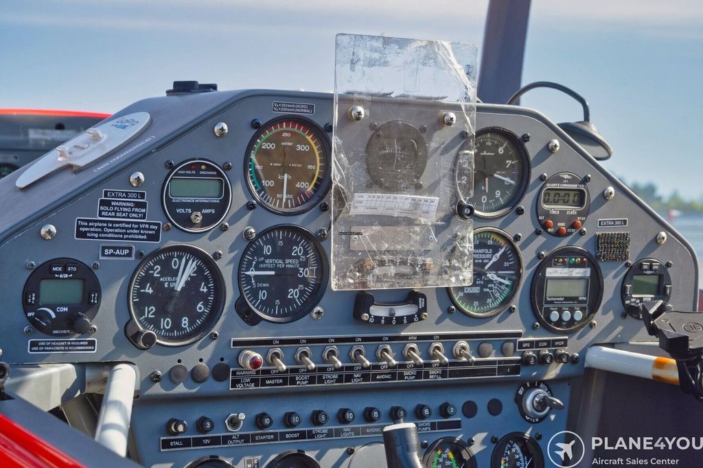 Extra 330 LC, fotografía 10 de 18