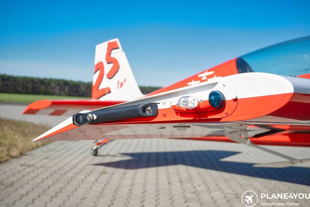 Extra 330 LC, fotografía 14 de 18