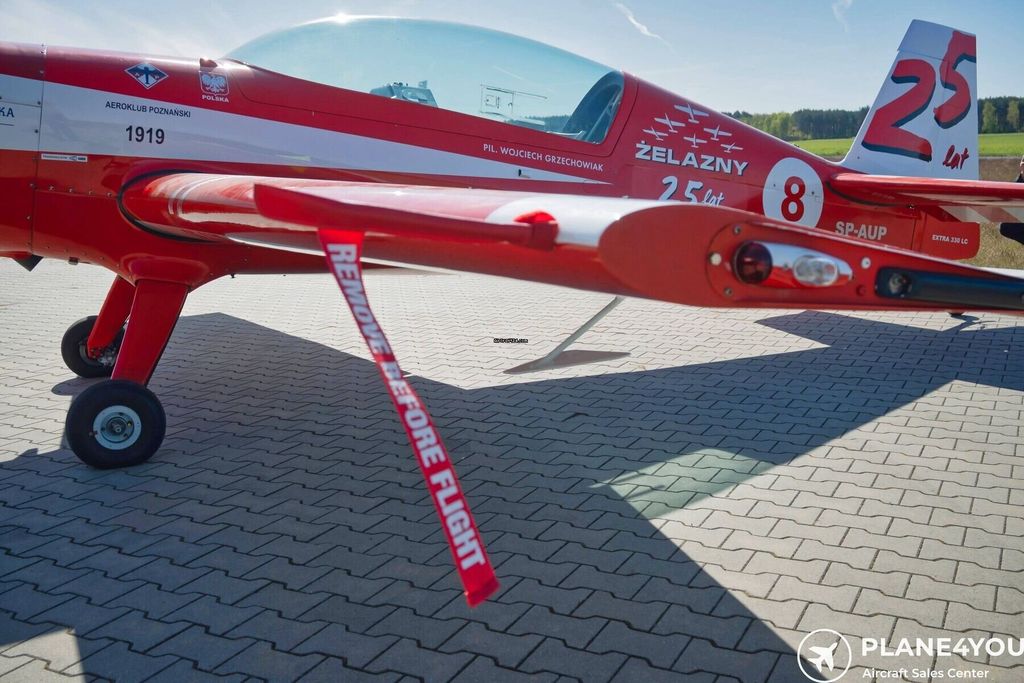 Extra 330 LC, fotografía 15 de 18