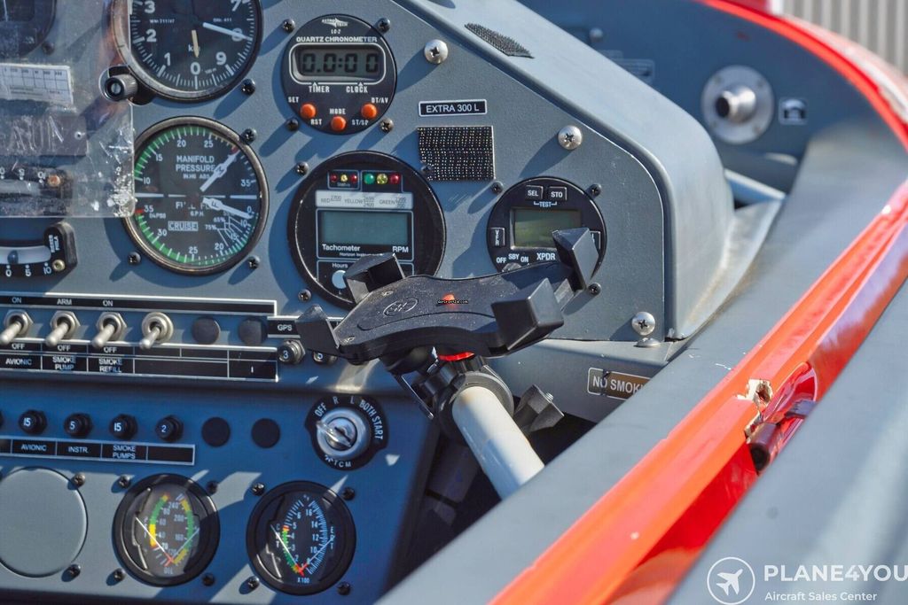Extra 330 LC, fotografía 17 de 18