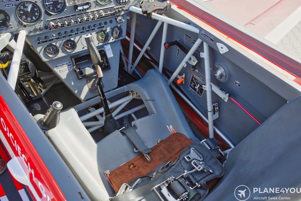 Extra 330 LC, fotografía 18 de 18