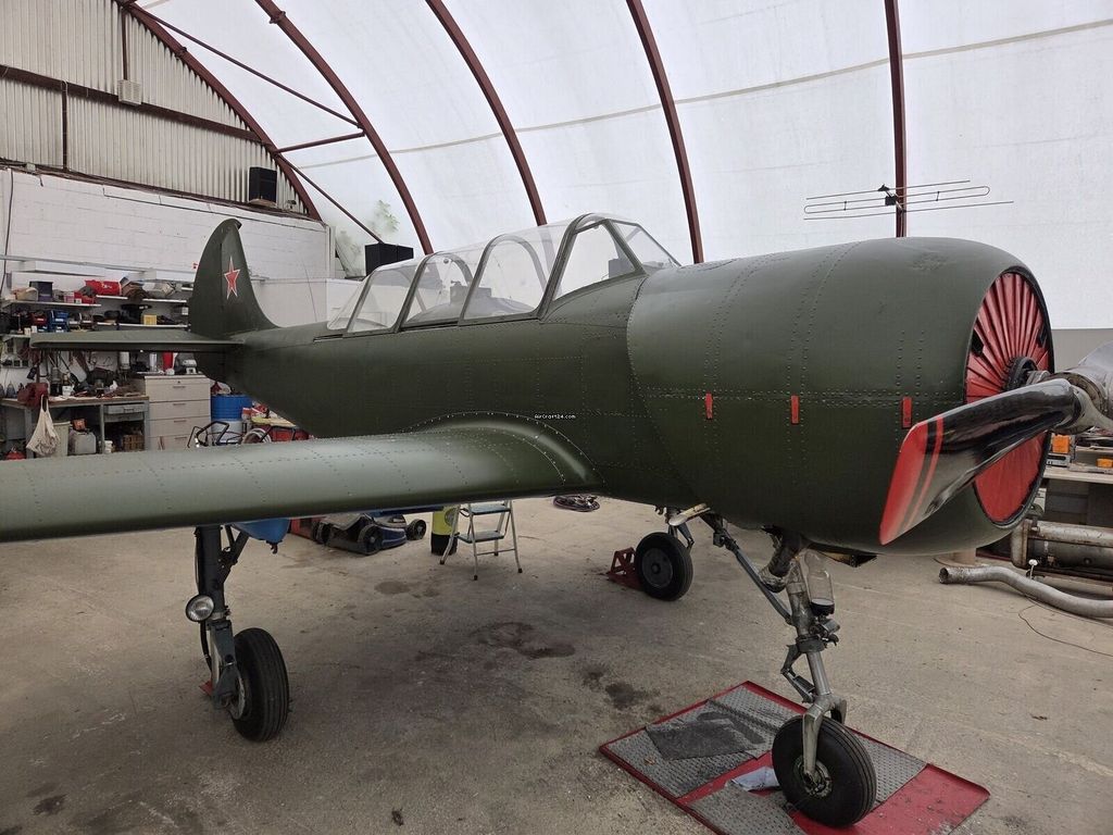 Aerostar Jak 52, fotografía 2 de 5