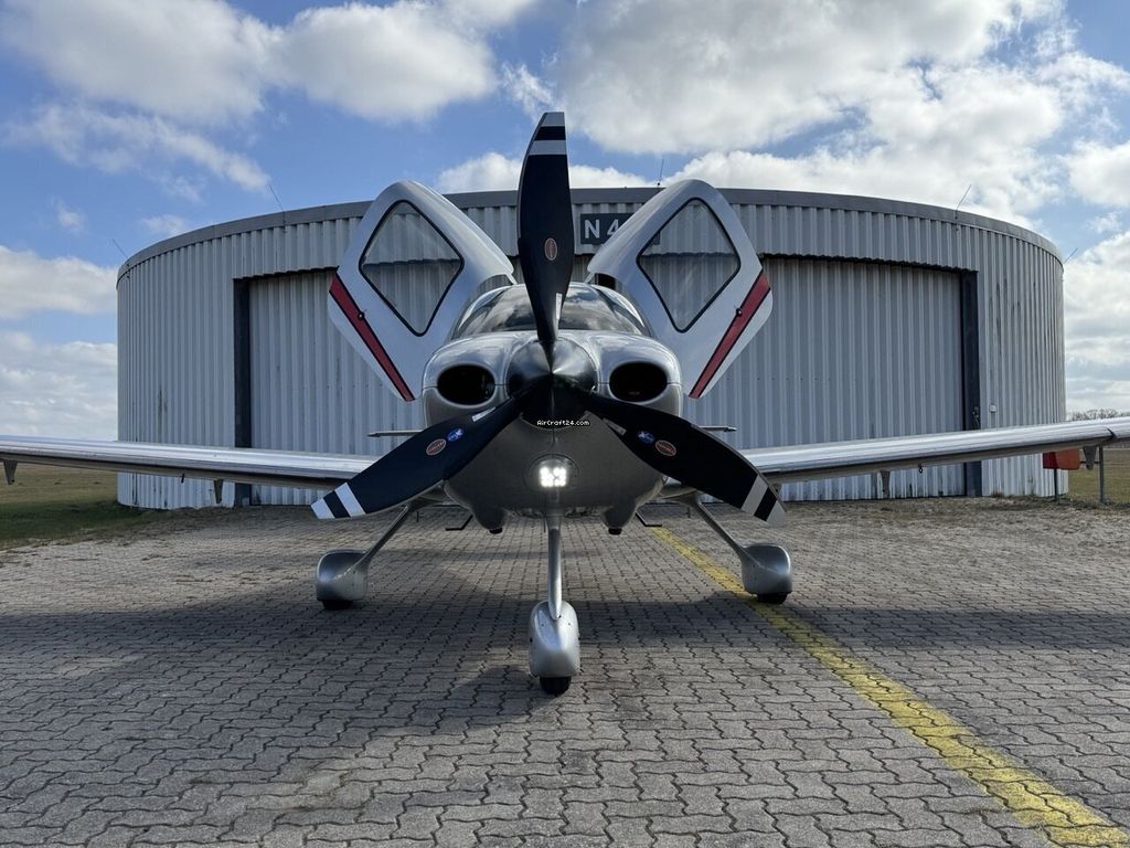 Cirrus SR22 G5 GTS, fotografía 7 de 18