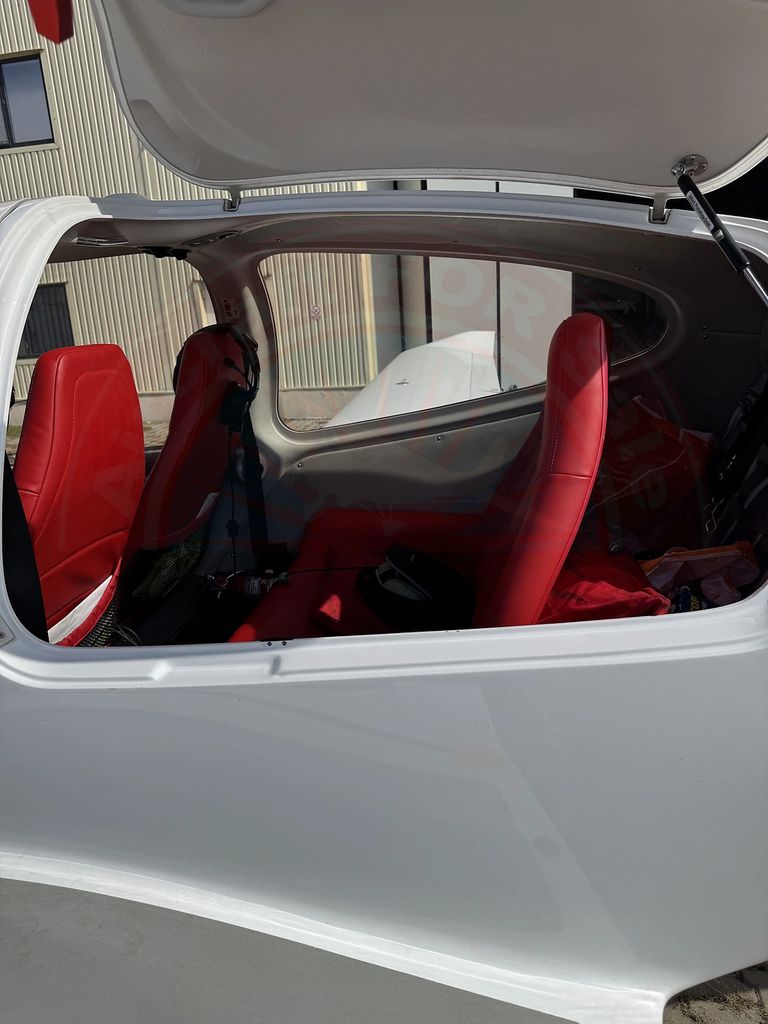Diamond DA40, photograph 1 of 5