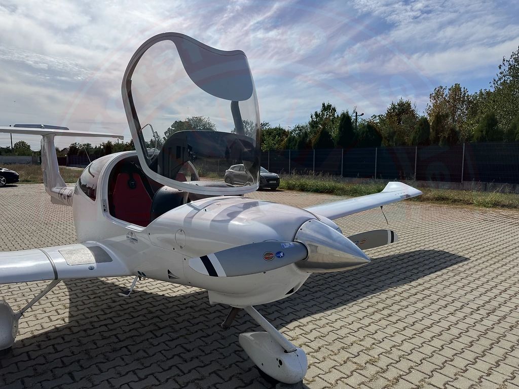 Diamond DA40, photograph 2 of 5