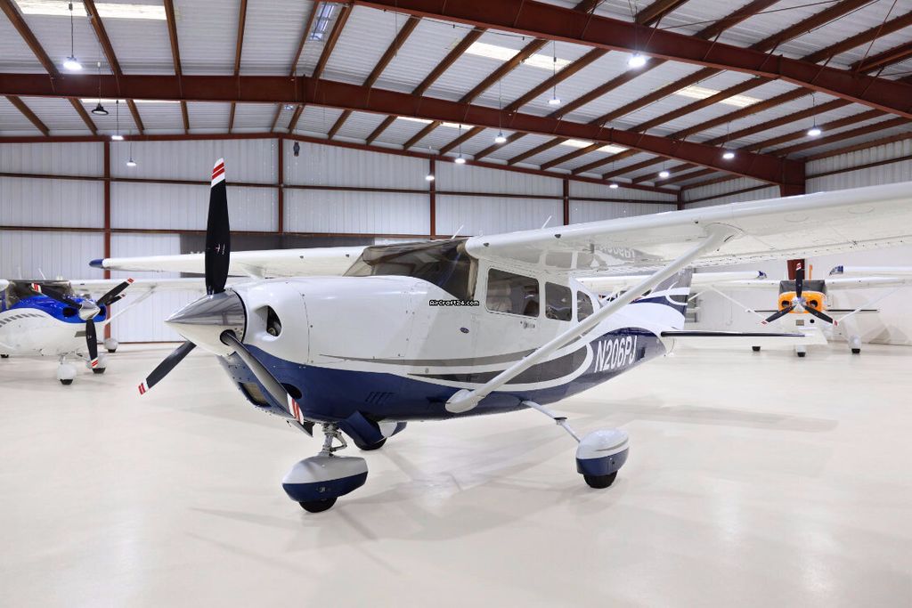 Cessna T206, Foto 2 von 6