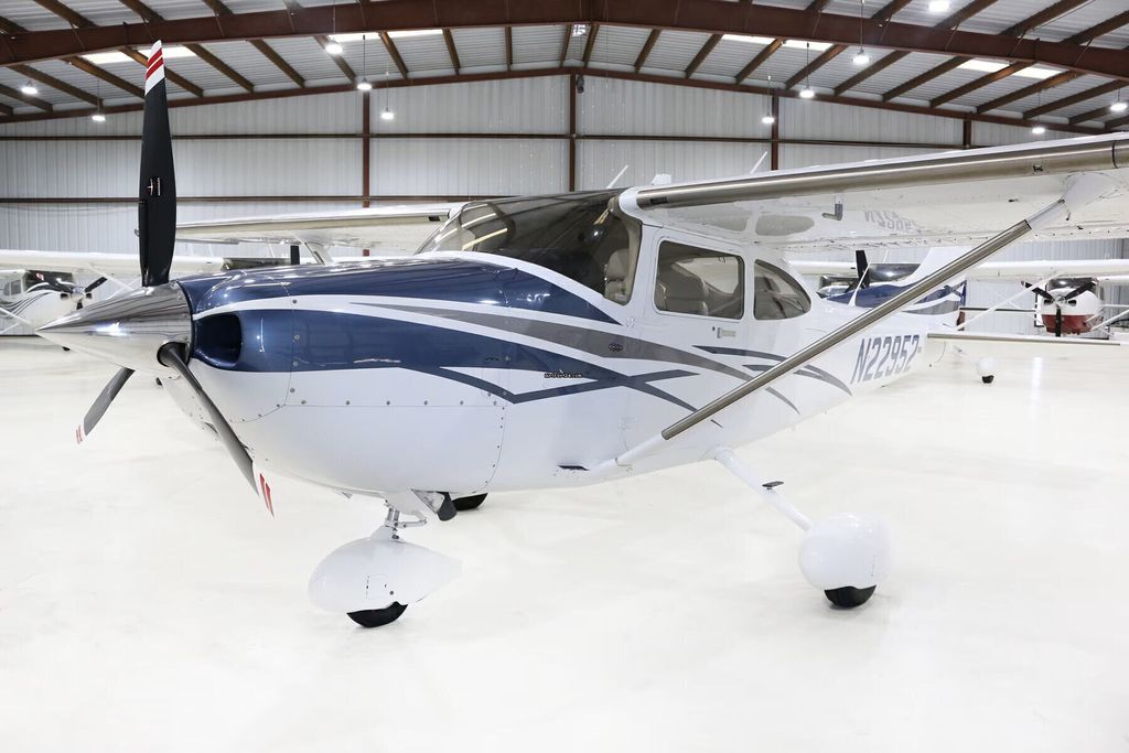 Cessna T182, photo 2 sur 6