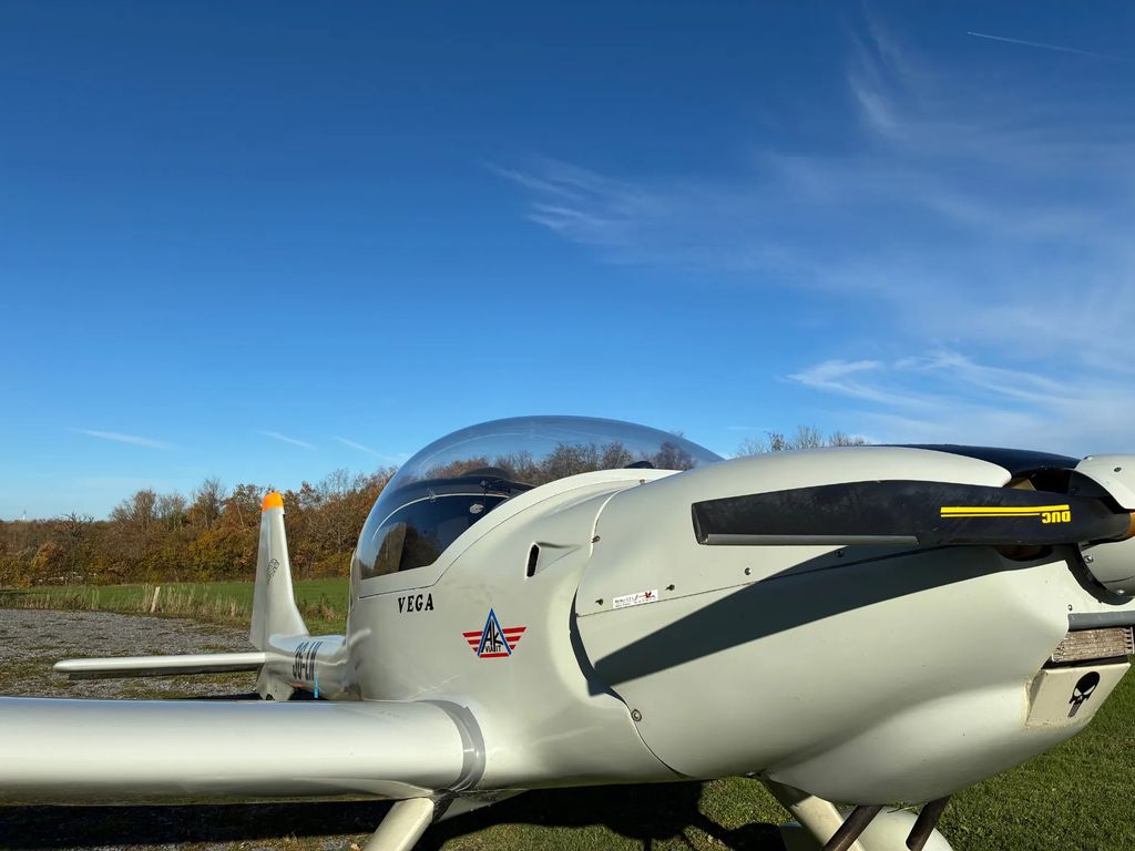 Vega CJ 2000, fotografía 2 de 3