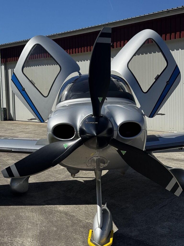 Cirrus SR22 FIKI A/C, fotografía 2 de 14