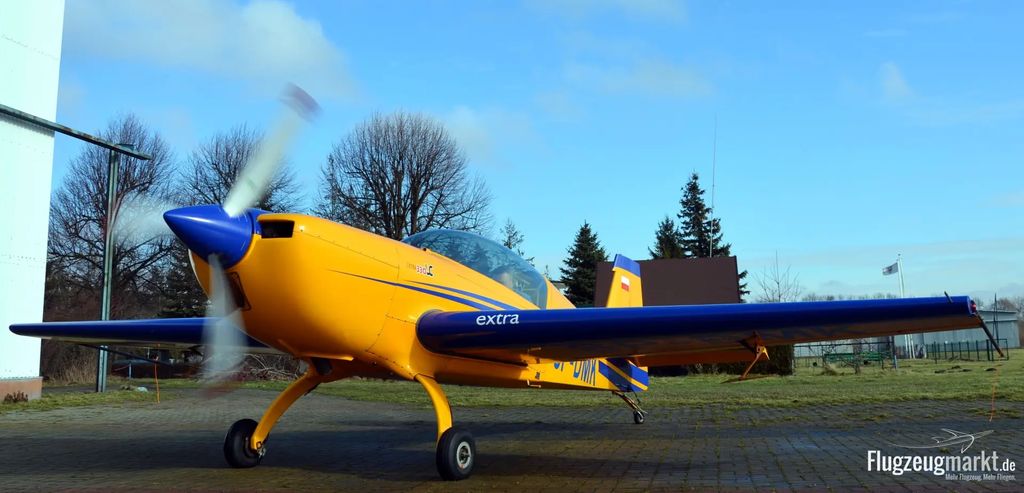 Extra Extra 330LC, fotografía 2 de 10