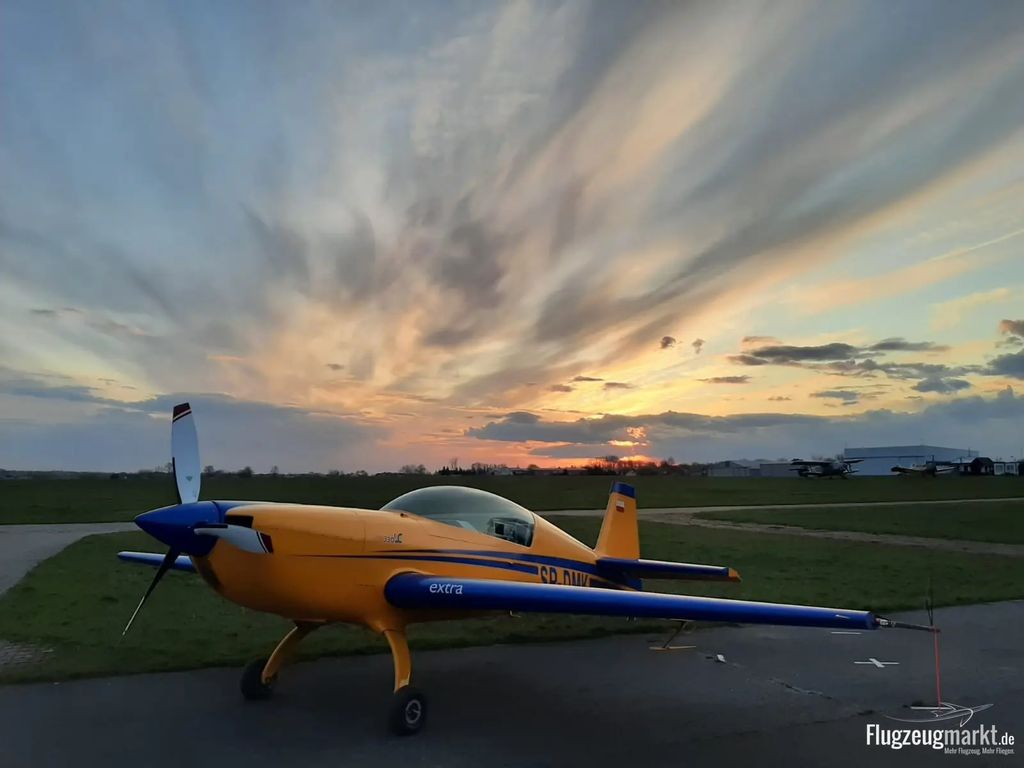 Extra Extra 330LC, fotografía 3 de 10