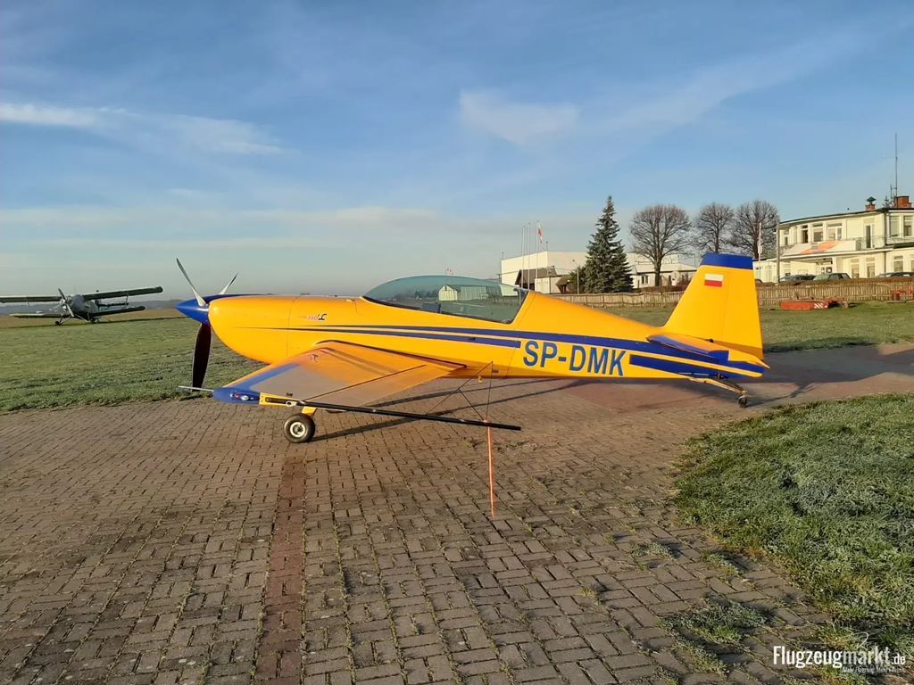 Extra Extra 330LC, fotografía 4 de 10