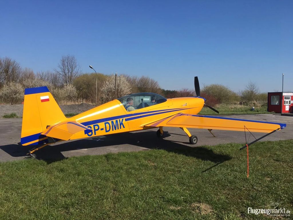 Extra Extra 330LC, fotografía 10 de 10