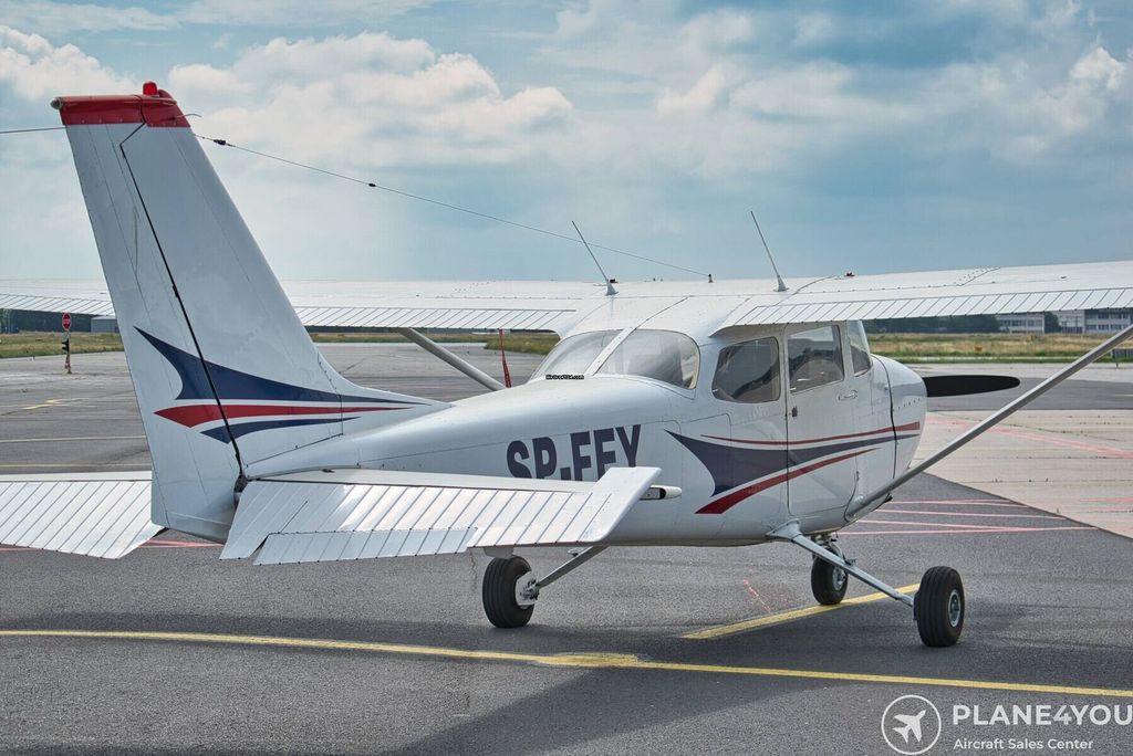Cessna F172 Reims version, fotografía 6 de 20
