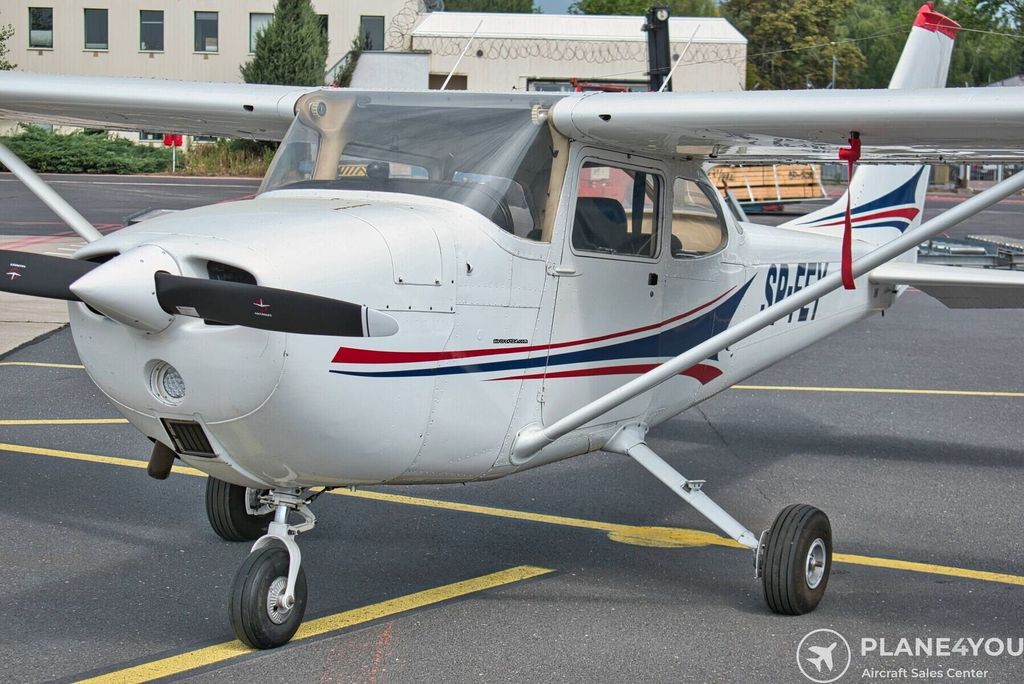 Cessna F172 Reims version, fotografía 9 de 20