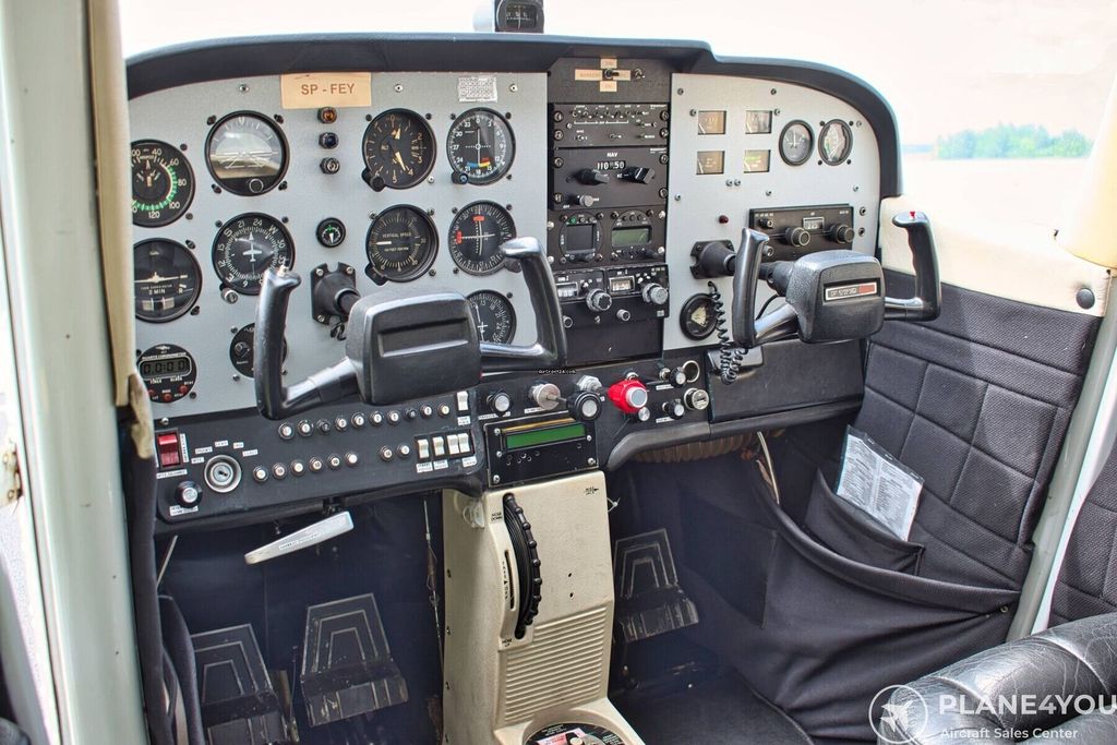 Cessna F172 Reims version, fotografía 10 de 20