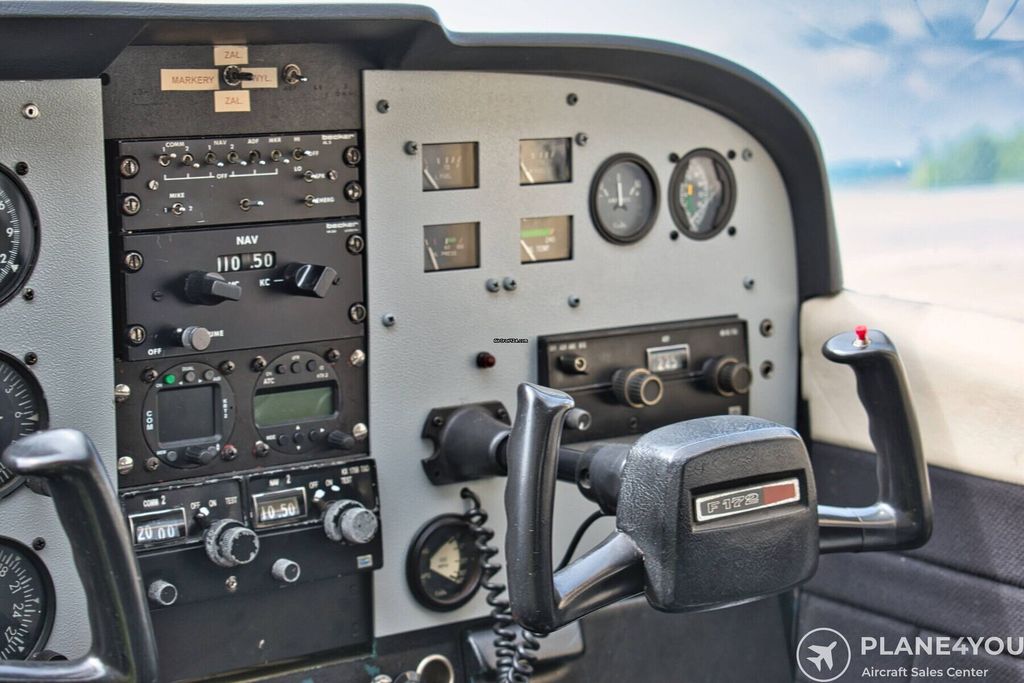 Cessna F172 Reims version, fotografía 12 de 20