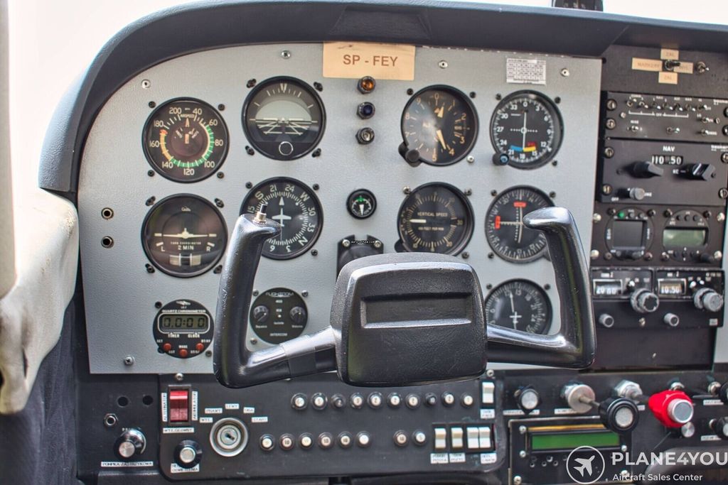 Cessna F172 Reims version, fotografía 13 de 20