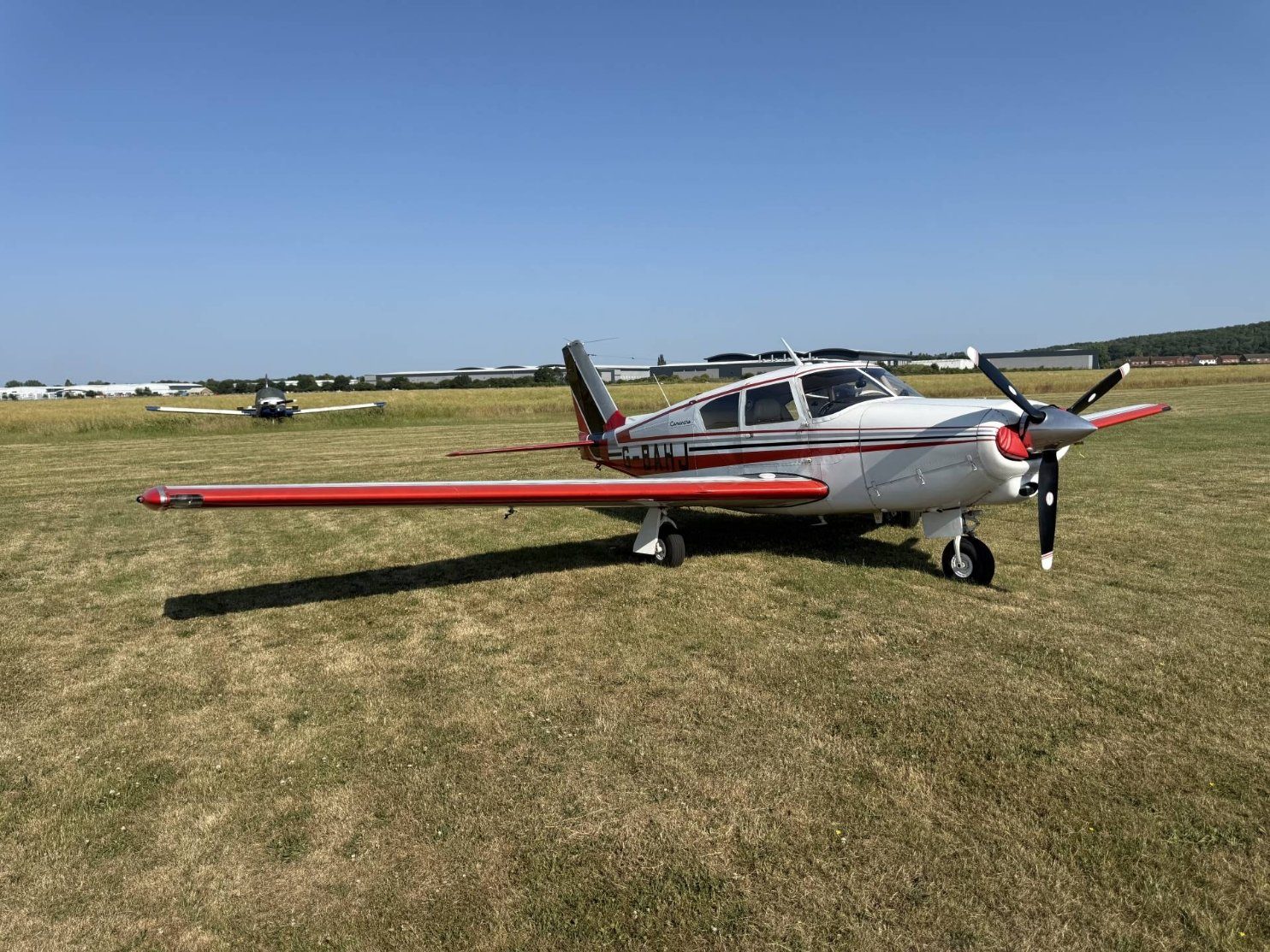 Piper PA-24, photograph 2 of 12