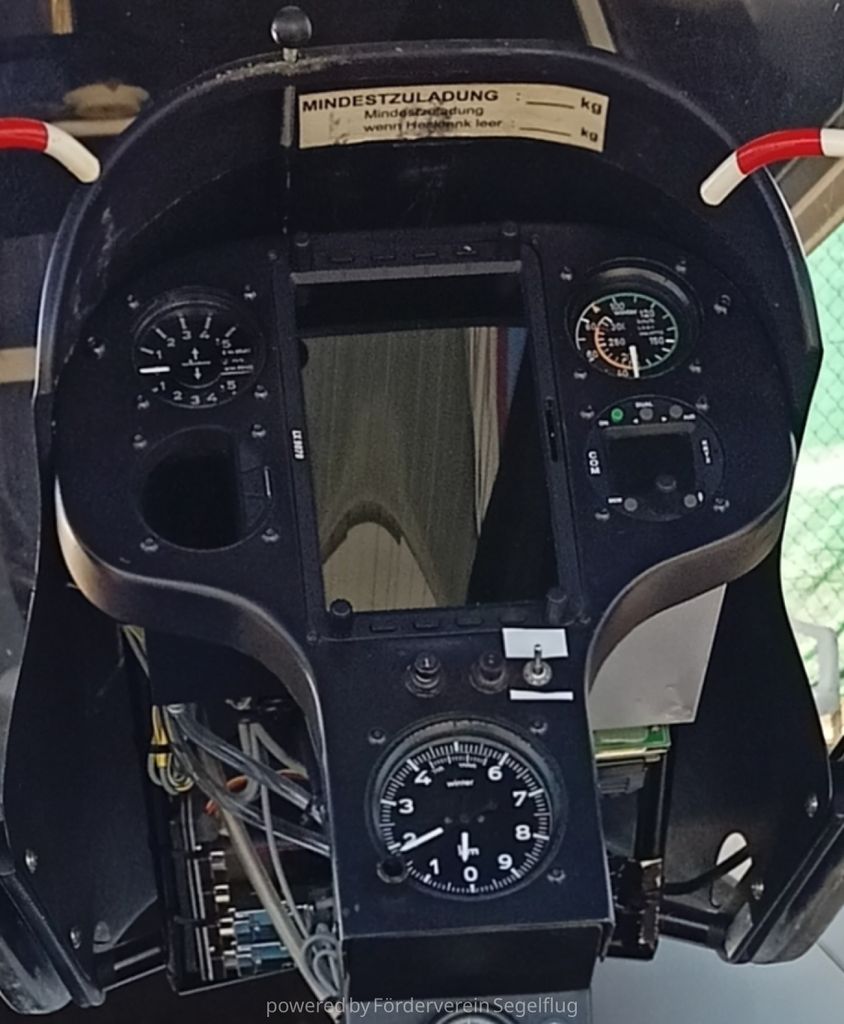 Rolladen-Schneider LS8 15m, fotografía 4 de 13