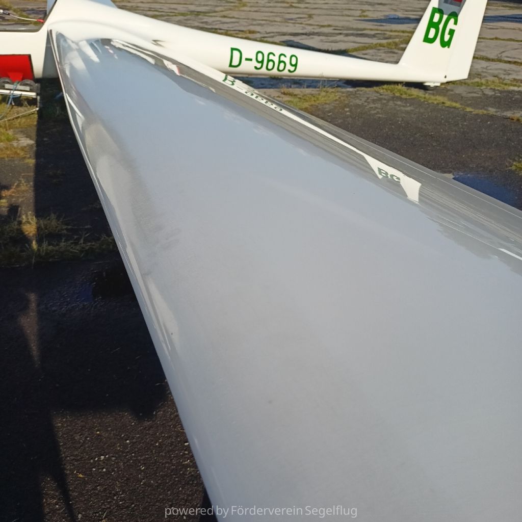 Rolladen-Schneider LS8 15m, fotografía 6 de 13