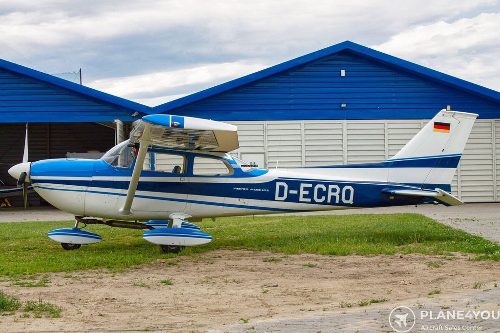 Cessna FR172H Reims Rocket, fotografía 2 de 18