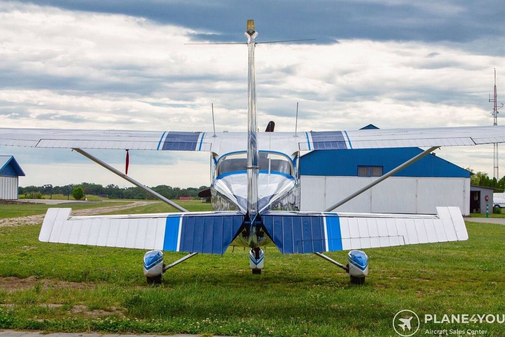 Cessna FR172H Reims Rocket, fotografía 4 de 18