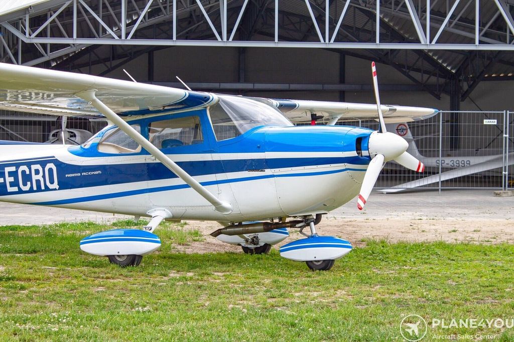 Cessna FR172H Reims Rocket, fotografía 8 de 18