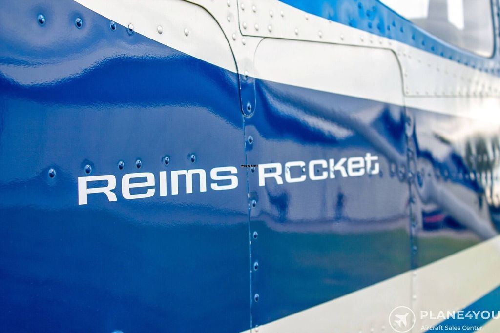 Cessna FR172H Reims Rocket, fotografía 9 de 18