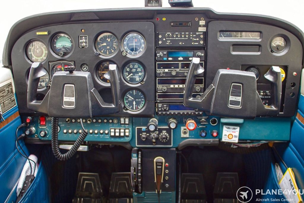 Cessna FR172H Reims Rocket, fotografía 11 de 18